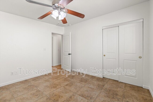 Building Photo - 227 E Waverly St