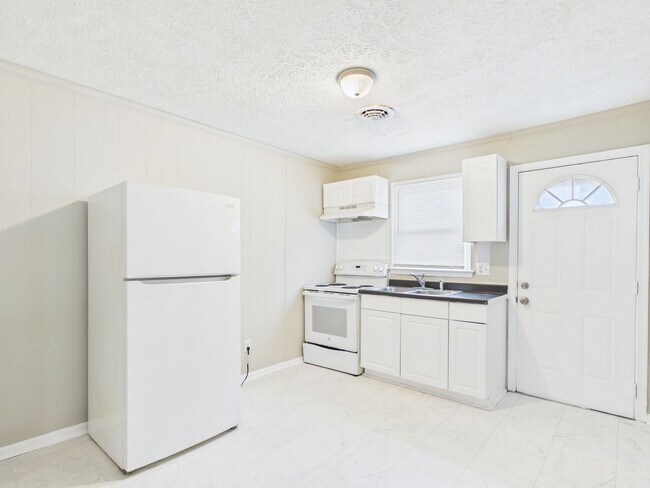 Building Photo - 838 S Jones St