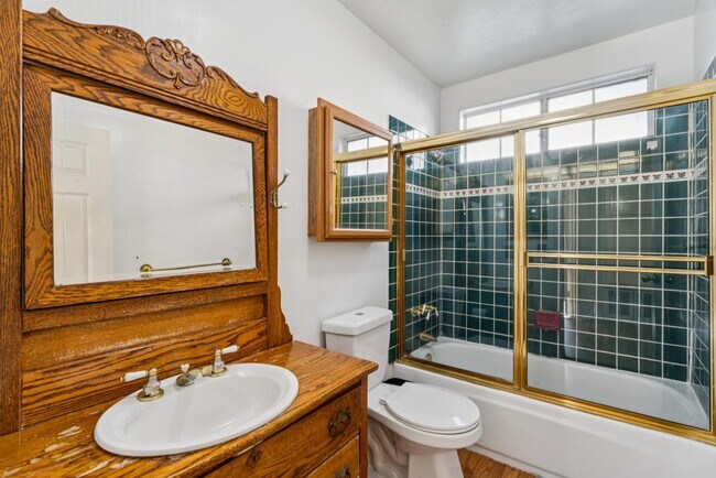 Building Photo - 1219 Scenic Way