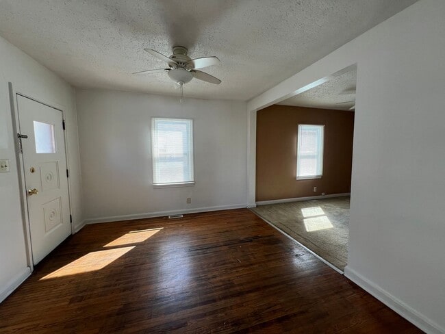 Building Photo - Don't Miss Out!