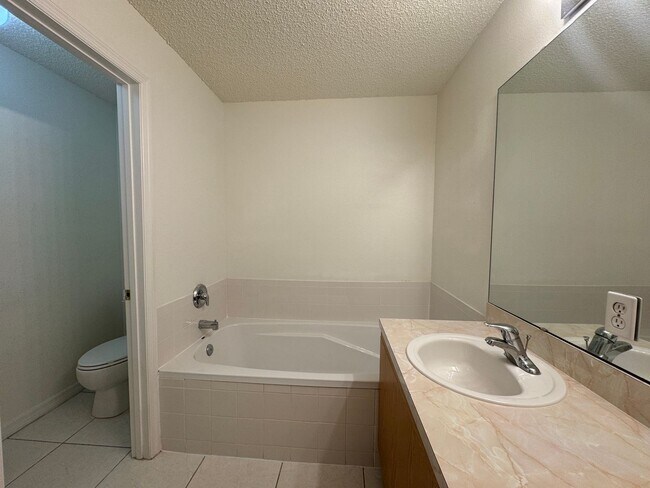 Building Photo - 2510 Hamlet Ln