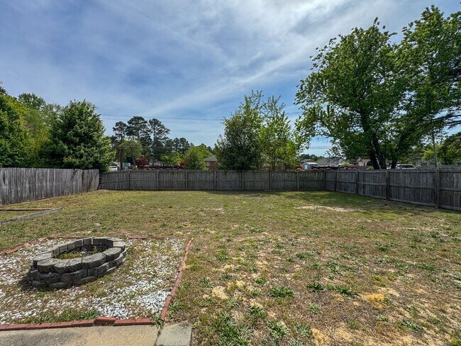 Building Photo - Charming 3 Bed 2 Bath Home with Bonus Room