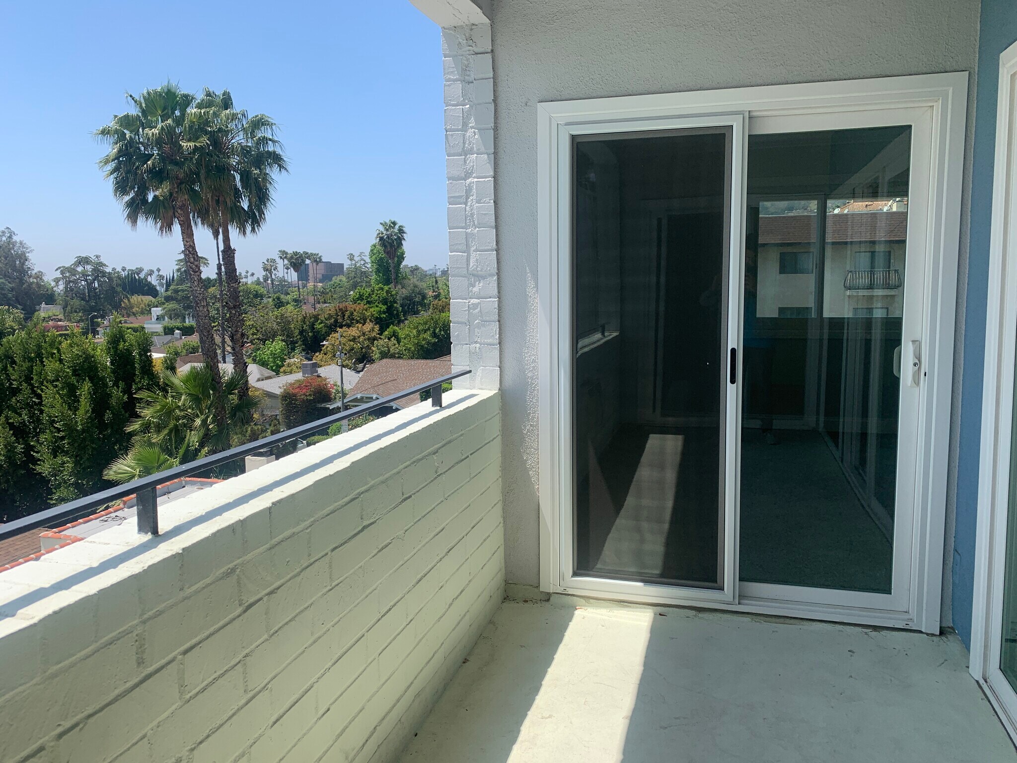 Building Photo - 7560 Hollywood Blvd