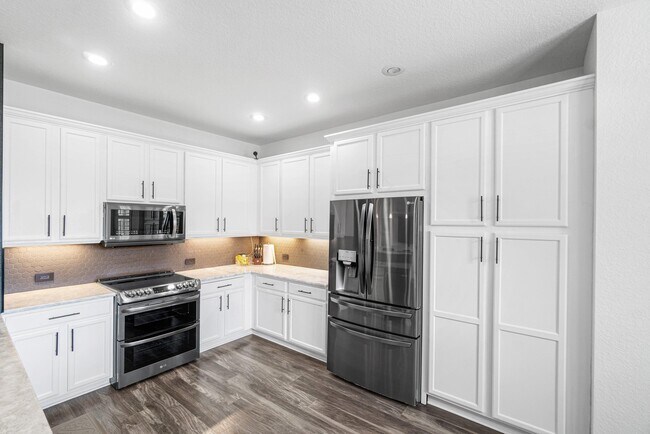 Building Photo - 8300 Calabria Lakes Drive