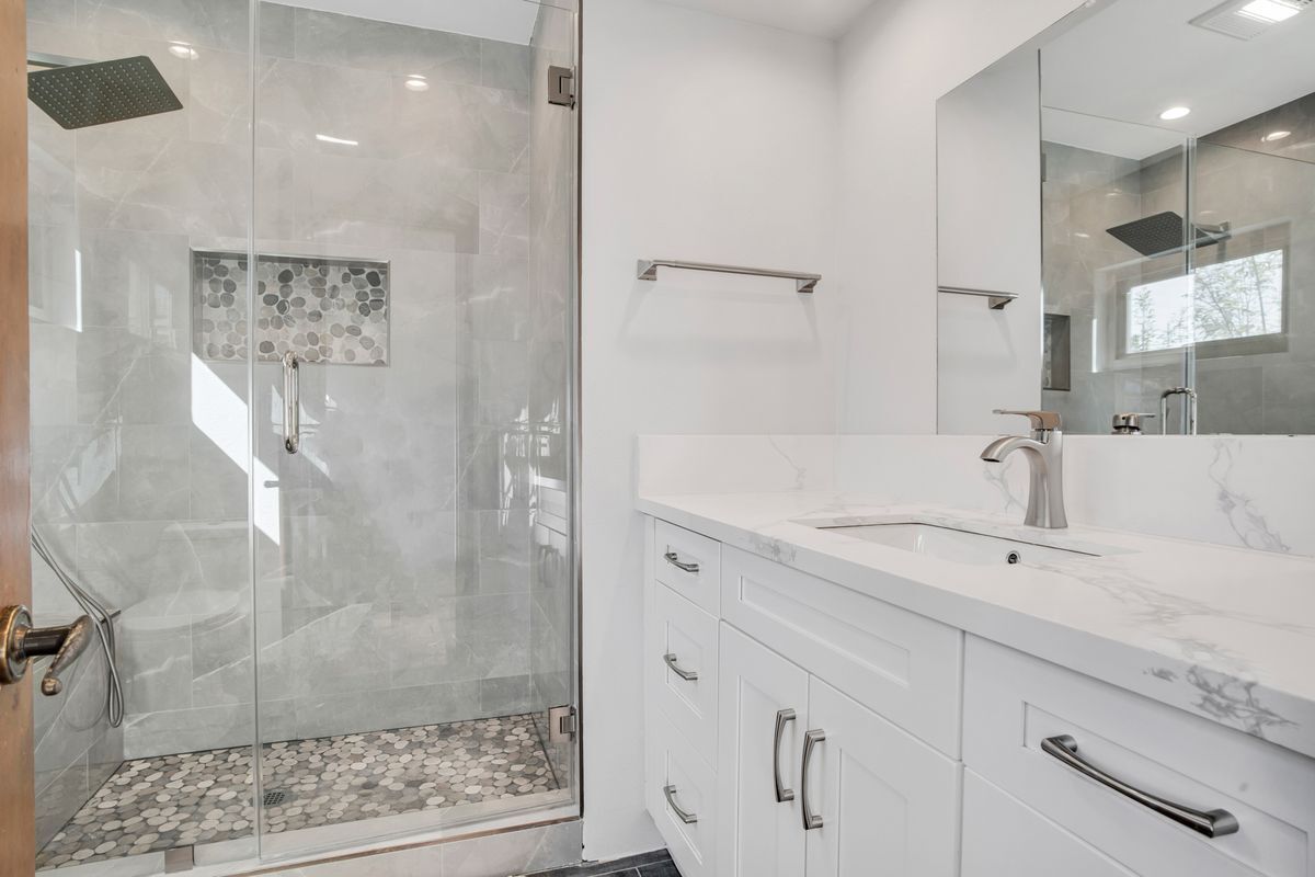 Building Photo - 15470 Longbow Dr
