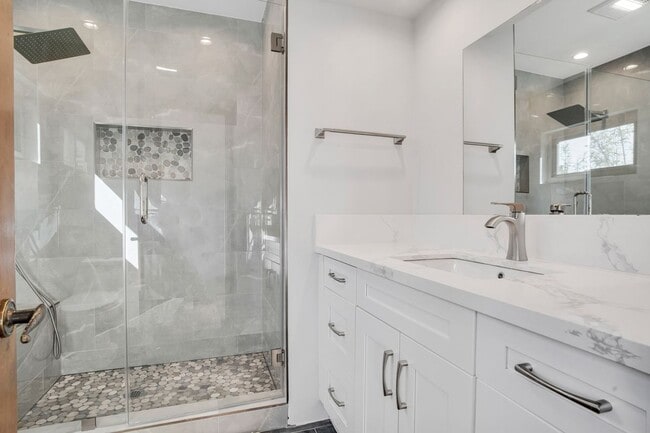 Building Photo - 15470 Longbow Dr