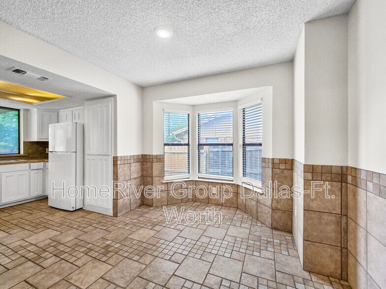 Building Photo - 6636 Valley View Dr