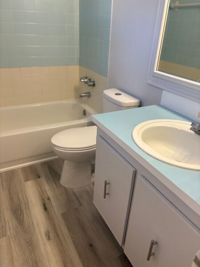 Building Photo - Great 2 large Bedrooms and 2 bath Beauty! Wonderful location. Call Sheila 407-687-7900