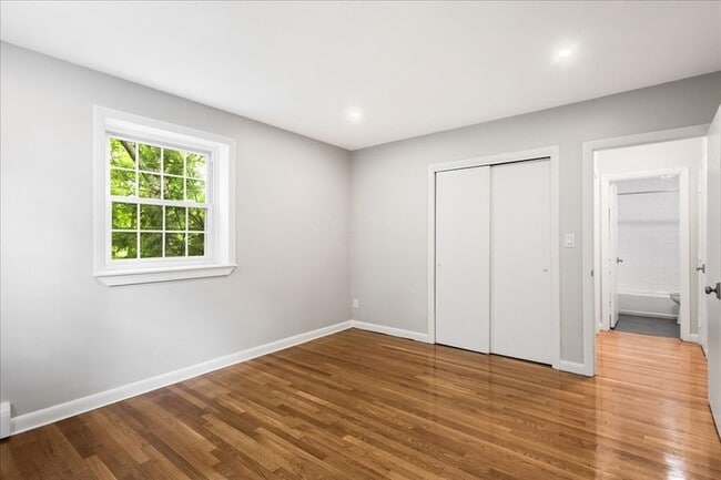 Building Photo - 11 Schubert St