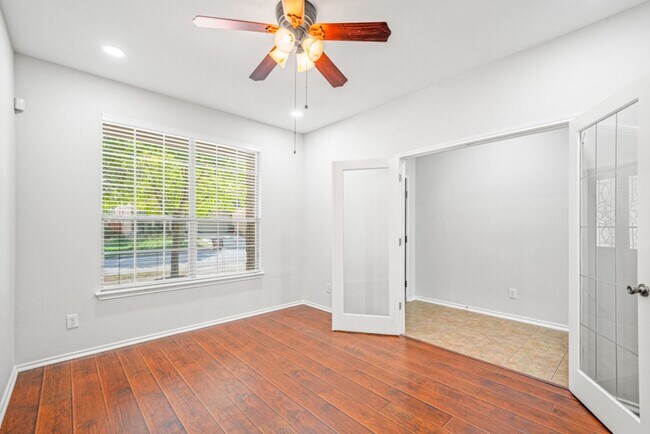 Building Photo - Alamo Ranch Rental!