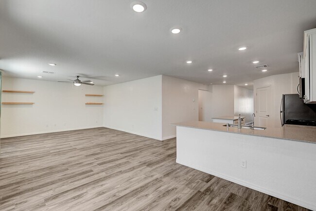 Building Photo - Upgraded 5 bedroom home in Cul-De-Sac!!