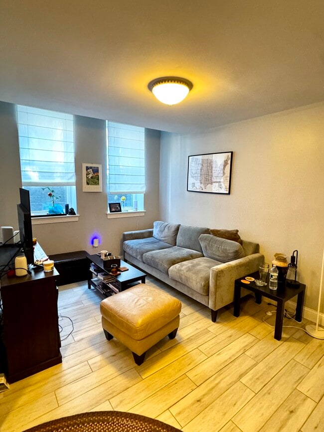 Building Photo - 4 Greenway Ct