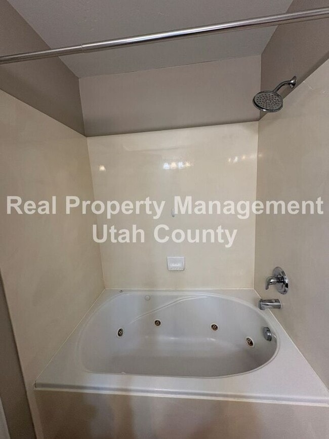 Building Photo - 581 S 2220 W