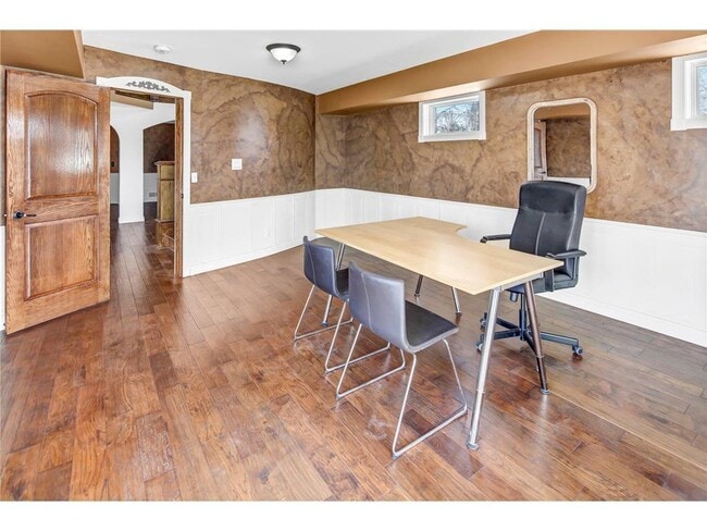 Building Photo - 1209 Lewis Ave SW
