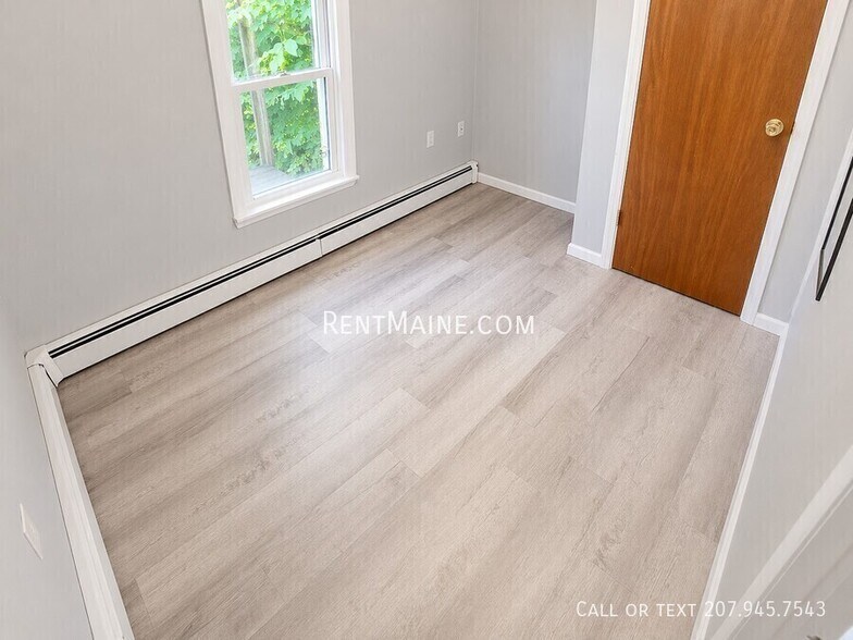 Building Photo - 190 3rd St