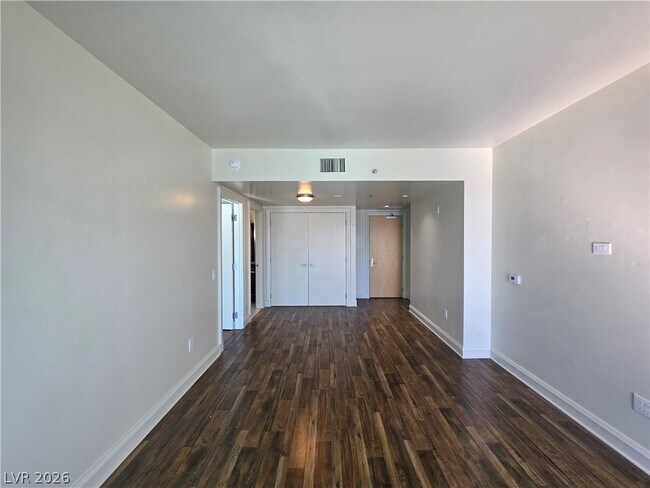 Building Photo - 2700 S Las Vegas Blvd