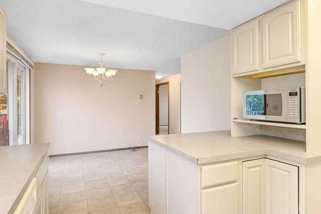 Building Photo - 9 Big Horn Dr