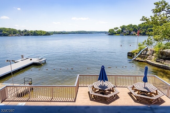 Building Photo - 4 Bear Pond Trail