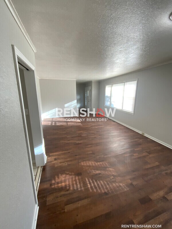 Building Photo - 212 N Poplar St