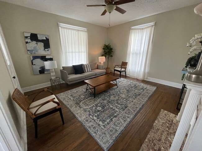 Building Photo - Downtown Crawfordsville Home