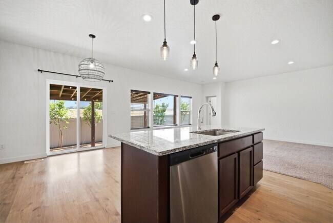 Building Photo - Modern 2022 Kaysville Rambler with 3 Bedrooms