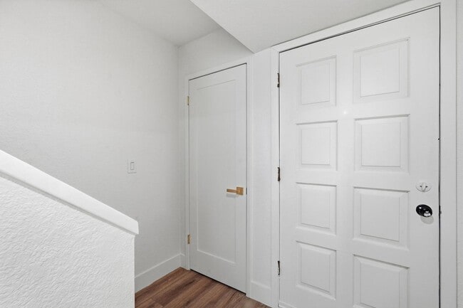 Building Photo - 122 S Hardy Dr