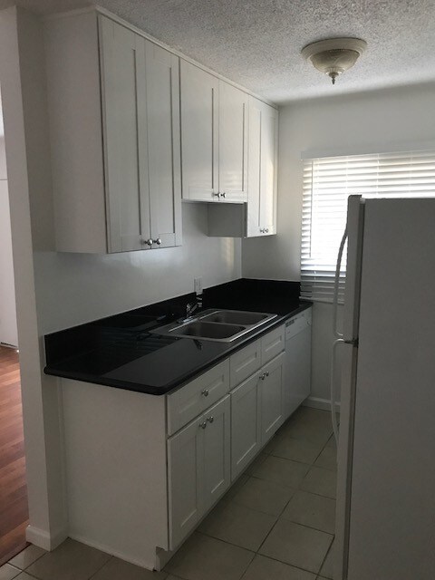 Building Photo - 940 S Venice Blvd