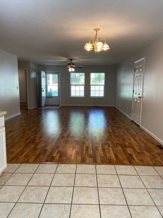 Building Photo - Single-Family Home in Branson