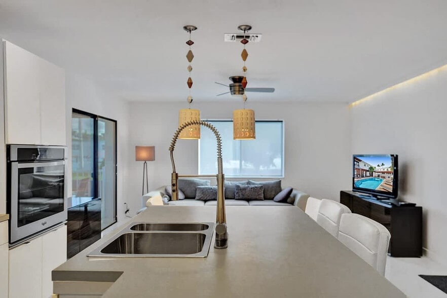 Building Photo - 3215 NE 7th St