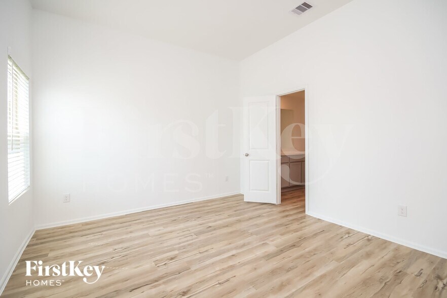 Building Photo - 445 Maple Bnd Ln