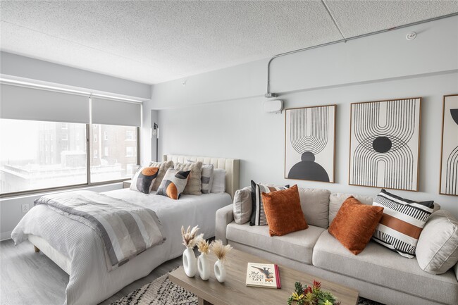 Building Photo - 16 W 10th St