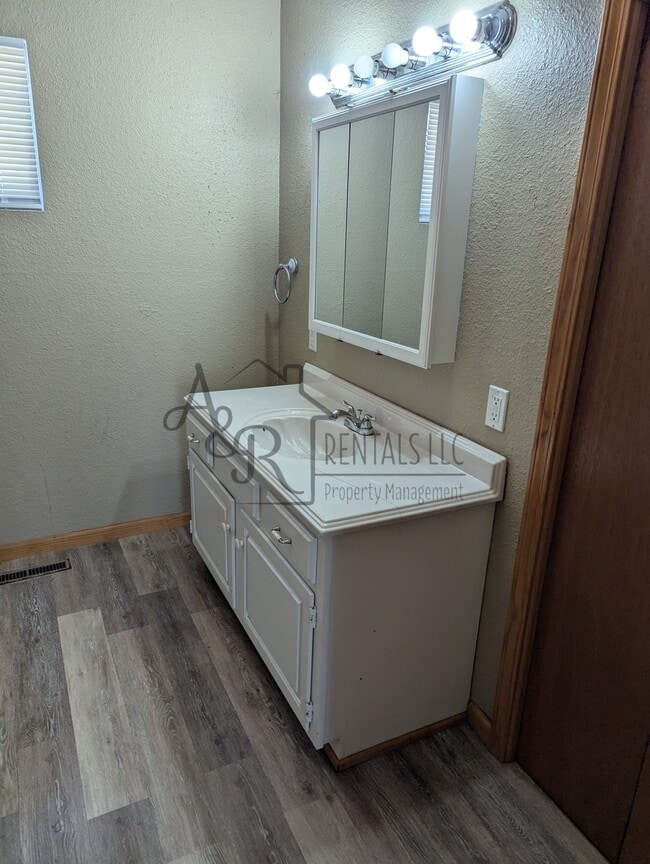 Building Photo - 115 W Monroe St