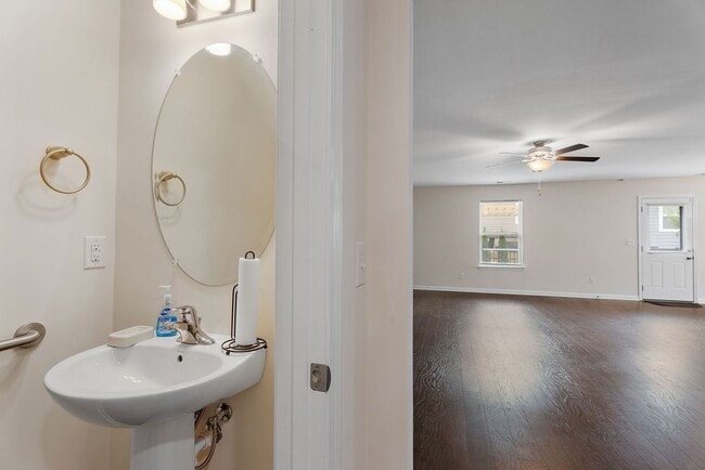 Building Photo - 317 Sportsman Dr