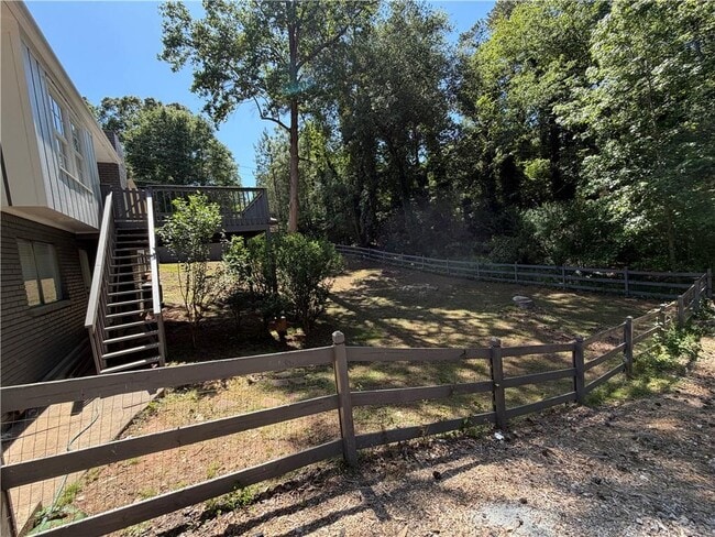 Building Photo - 3336 Camelot Dr NE