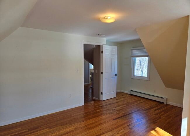 Building Photo - 674 Main St