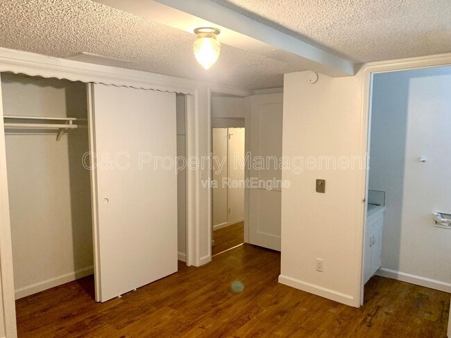 Building Photo - 489 Laurel Ave