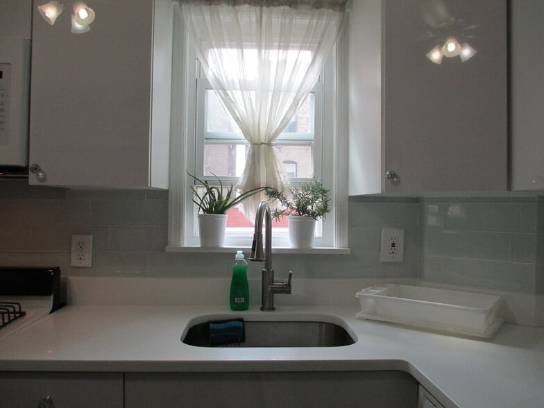 Building Photo - 855 Pavonia Ave