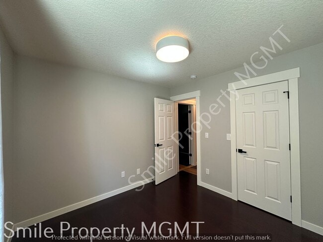 Building Photo - 4524 SE Oakhurst St
