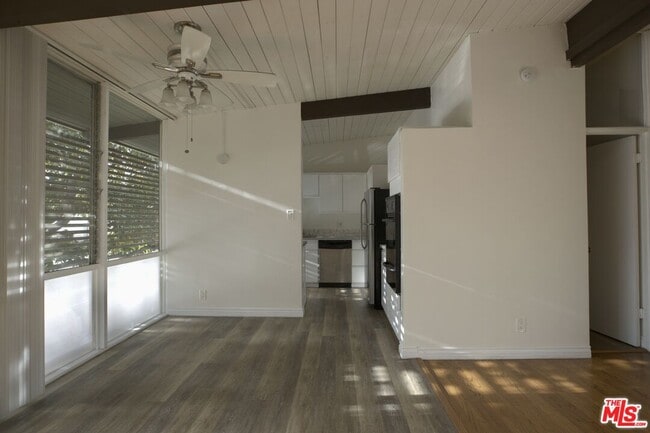 Building Photo - 11133 Rose Ave