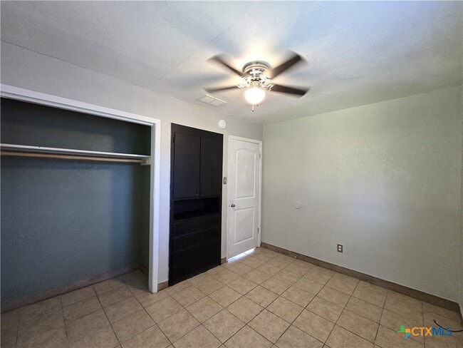 Building Photo - 212 E Valley Rd