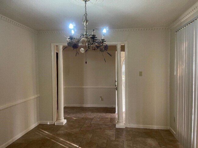 Building Photo - 2274 Woodland Springs St