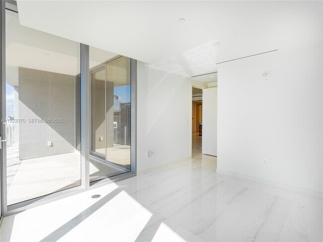 Building Photo - 300 Biscayne Blvd Way