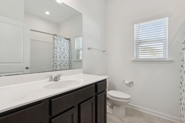 Building Photo - Spacious 5-Bedroom Home with Office, Den & Included Electric!