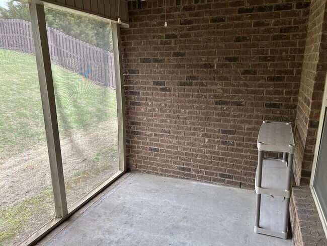 Building Photo - 3 Bed / 2 Bath Rental House in Hampton Cove