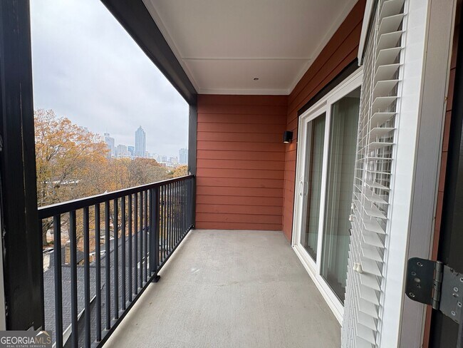 Building Photo - 525 Parkway Dr NE