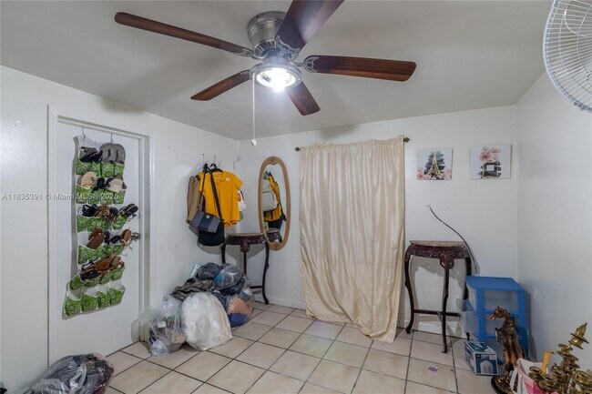 Building Photo - 3925 SW 88th Pl