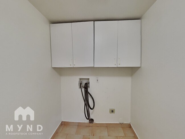 Building Photo - 4305 W Solano Dr N