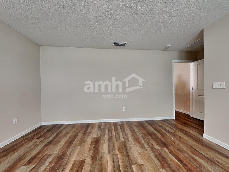 Building Photo - 219 Hemlock Pt