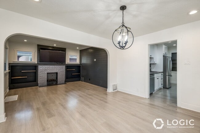 Building Photo - Gorgeous Home in Sugar House!!