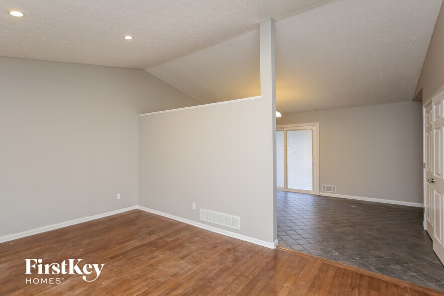 Building Photo - 432 Shady Ln Cir